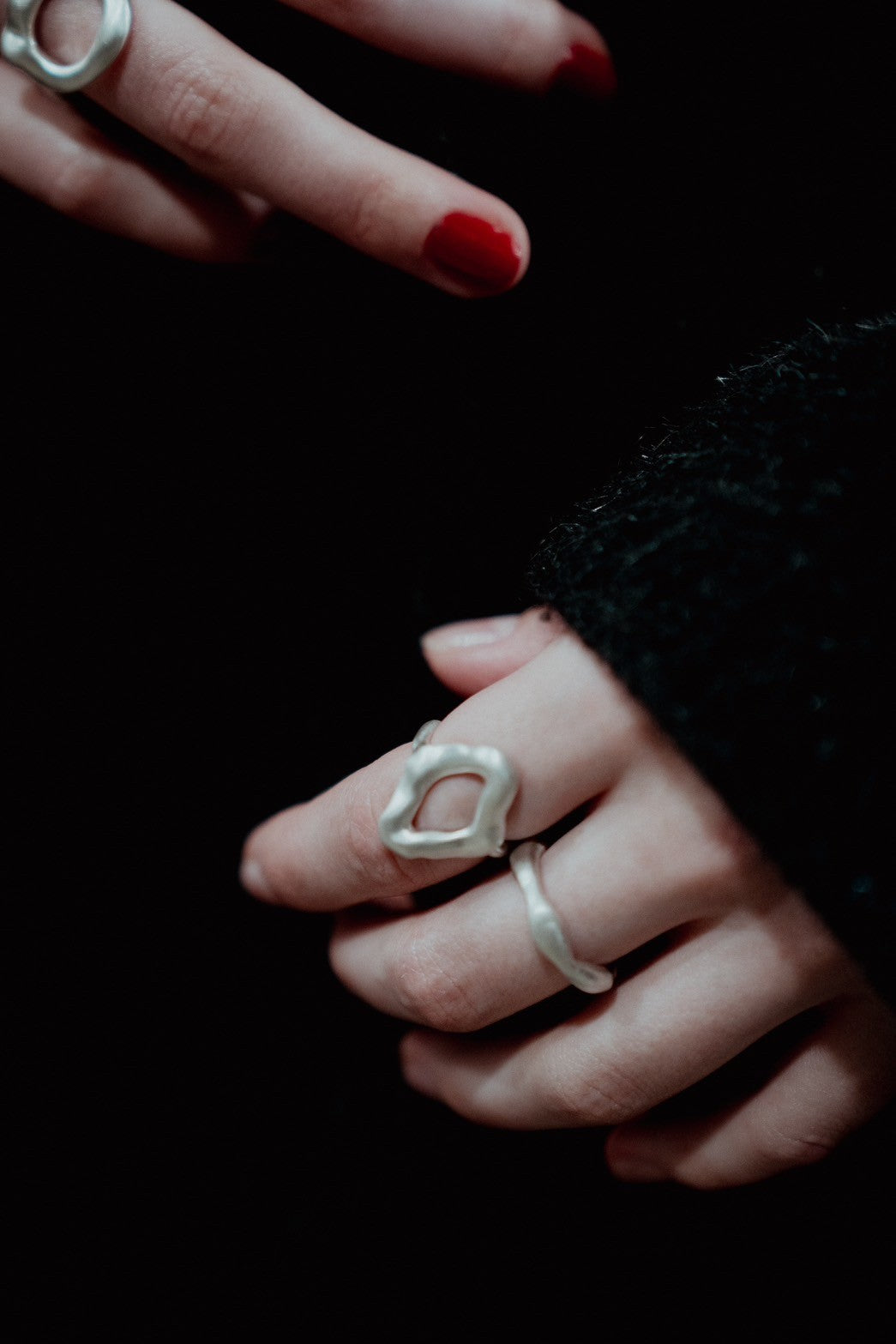 Uneven Curved Ring