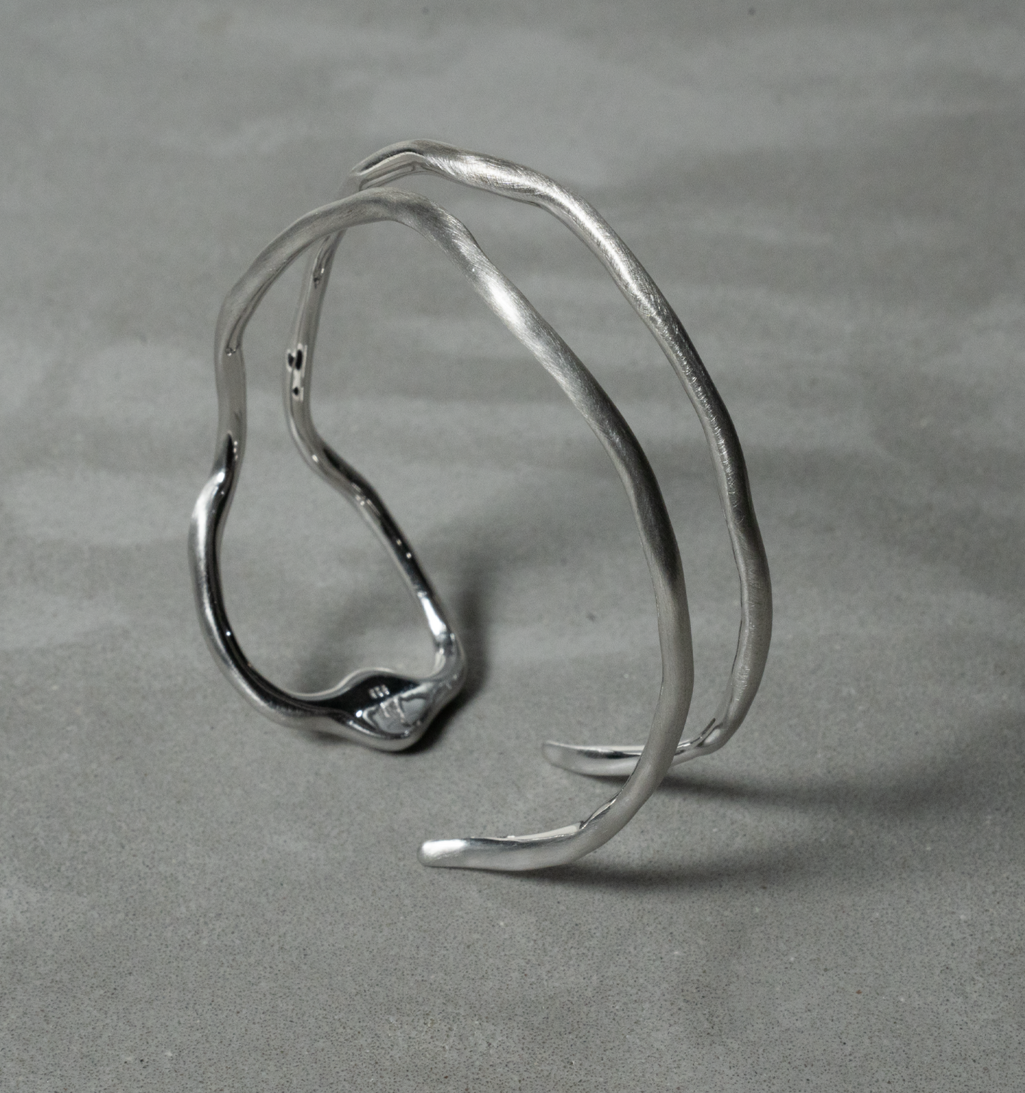 Contemporary one way bracelet