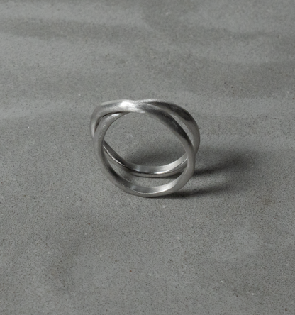 Ephemeral infinity ring(silver color)