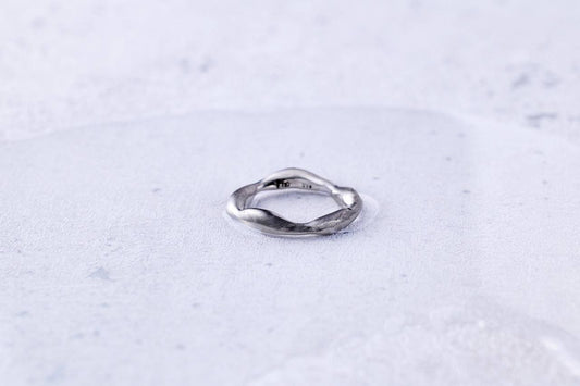 Uneven Curved Ring